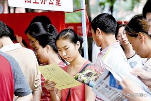 全联盟谁比你骚？三球驾驶粉色内饰劳斯莱斯驶离球馆 引粉丝尖叫